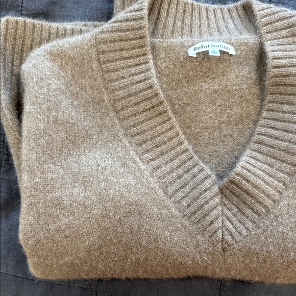 Reformation Chocolate V-Neck Pullover - color: daschund - Picture 5 of 5